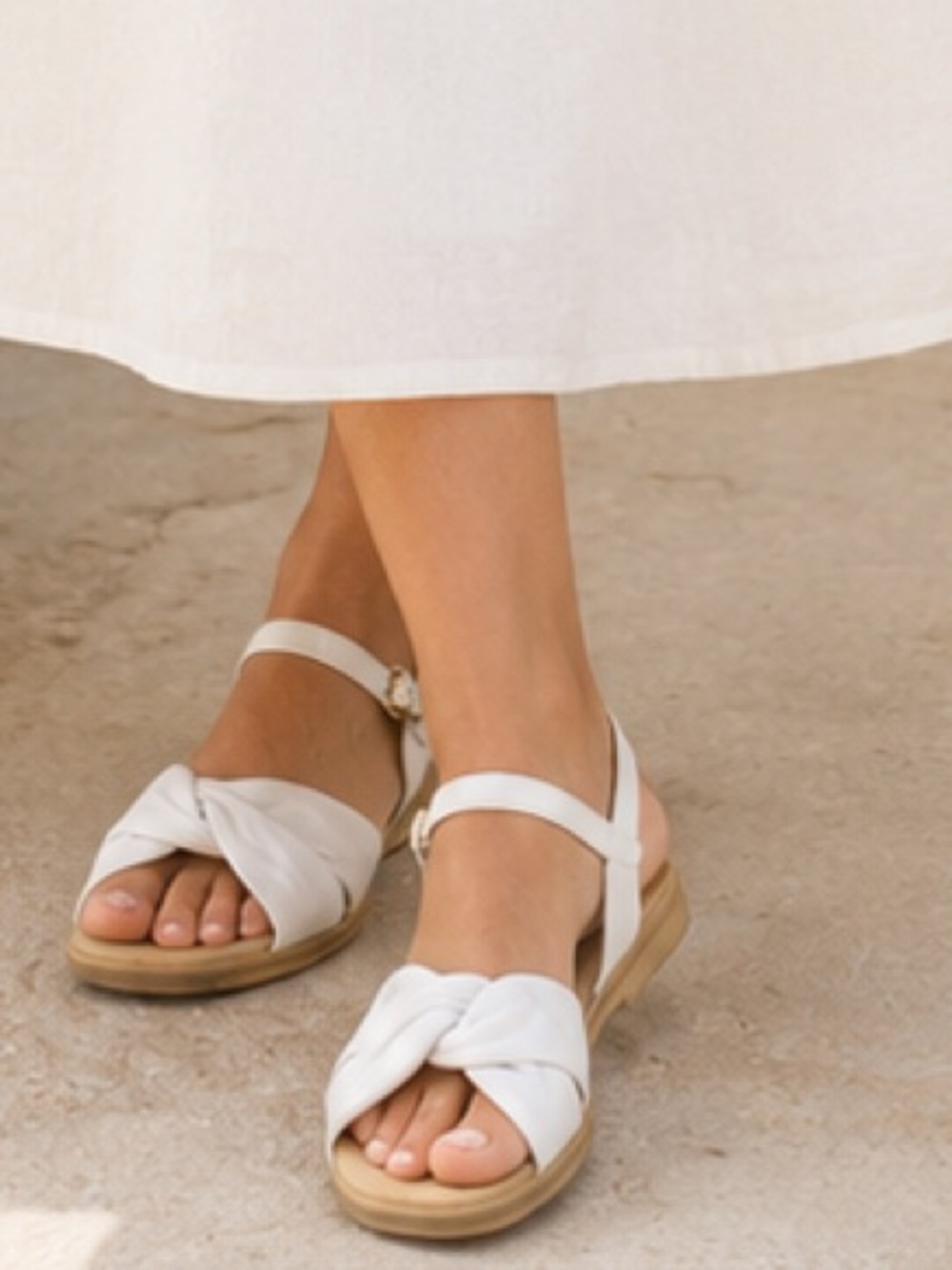 Softspots Neima White Comfort Summer Feminine Casual Ankle-Strap Sandals Sz 11